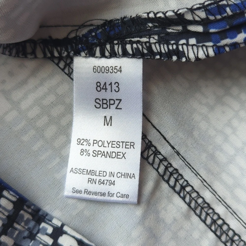 Activate by Med Couture Women's Patterned V Neck Scrub Top With Pockets Size M - Picture 8 of 8